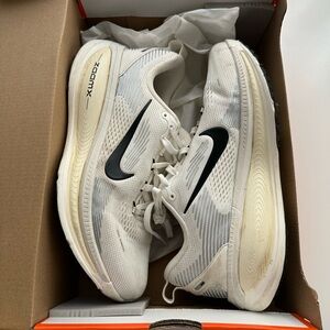 WOMEN NIKE VOMERO 18